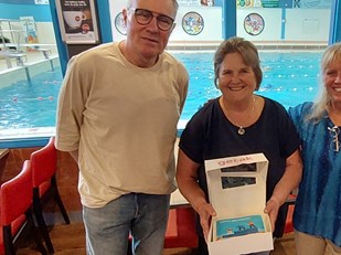 Taart geven Zwembaden